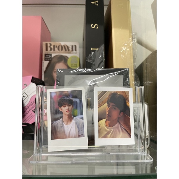 กรอบรูปอะคริลิคใส ที่ตั้งการ์ดแนวนอน ขนาด7.4x10.5cm