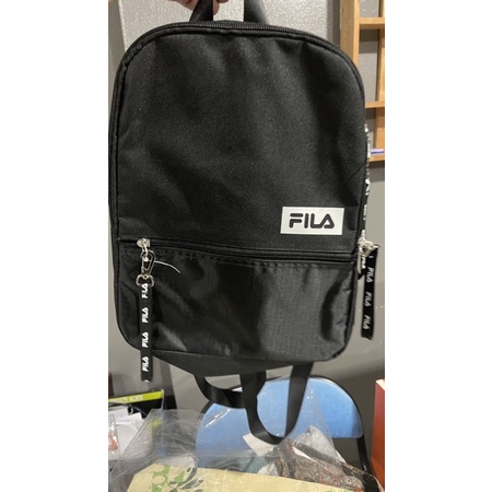 FILA-LS640135-กระเป๋าเป้สะพายหลัง-มือ1