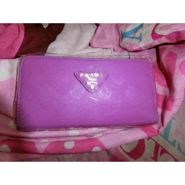 กระเป๋าสตางค์ Prada
