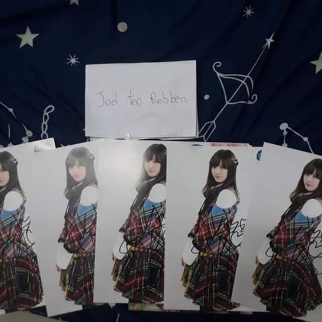 Poster พร้อมลายเซ็นสดๆ รับจากมือMuto Tomu AKB48 มาเมืองไทยครั้งแรก