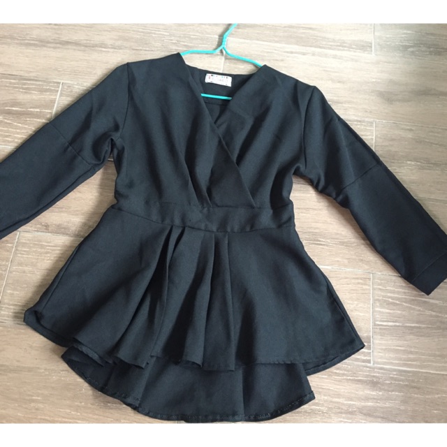 เสื้อแฟนชั่นสีดำงานป้าย Sugario