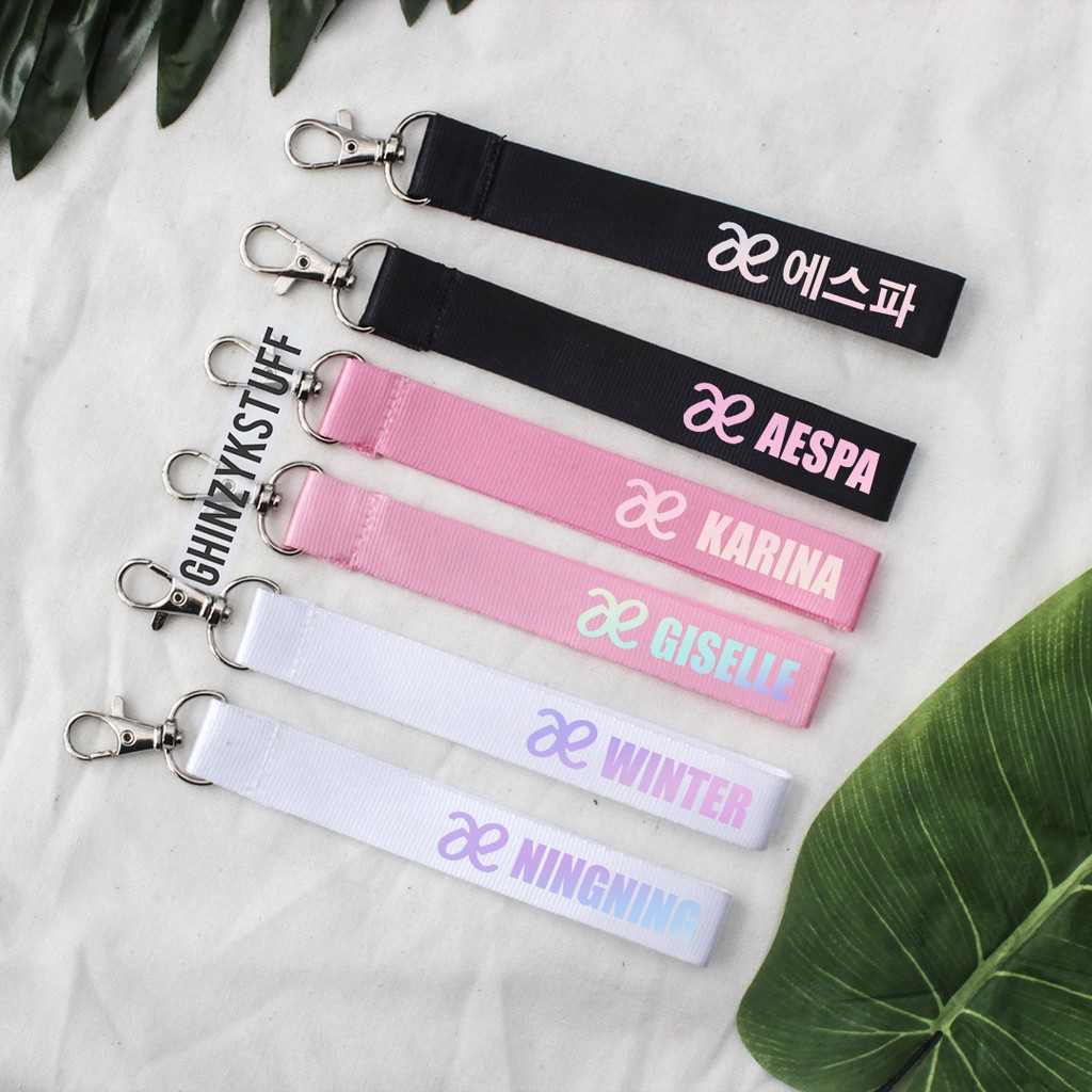 GANTUNGAN STRAP พวงกุญแจโฮโลแกรม KPOP เกาหลี AESPA