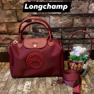 Longchamp หมอน ไซร์ 11-12 นิ้ว งานปักงามๆๆ สายแสตมป์longchamp ปัาไนร่อนกันน้ำกันฝน สภาพ90%