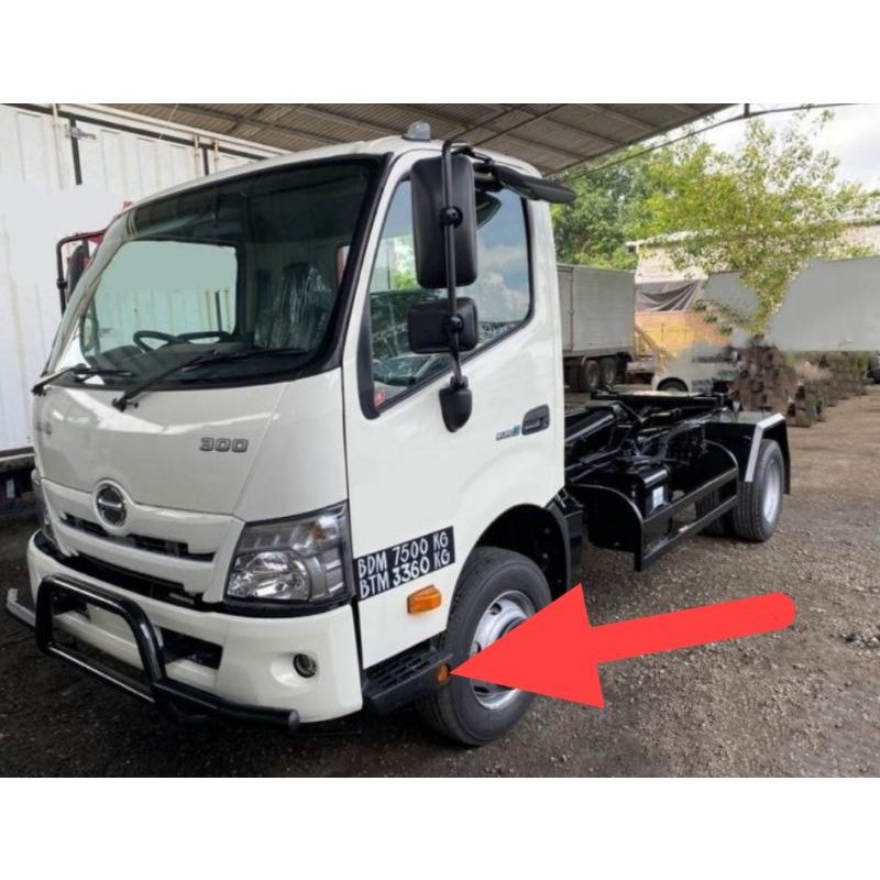 FZ Hino Dutro 300 WU710 WU720 XZU720 สเต็ปเท้า (RH / LH)