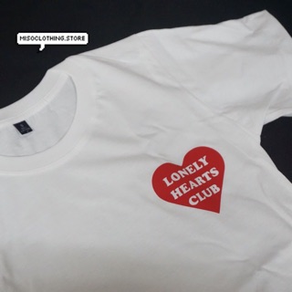 "Lonely Hearts Club" เสื้อยืดสกรีน สวมใส่สบาย