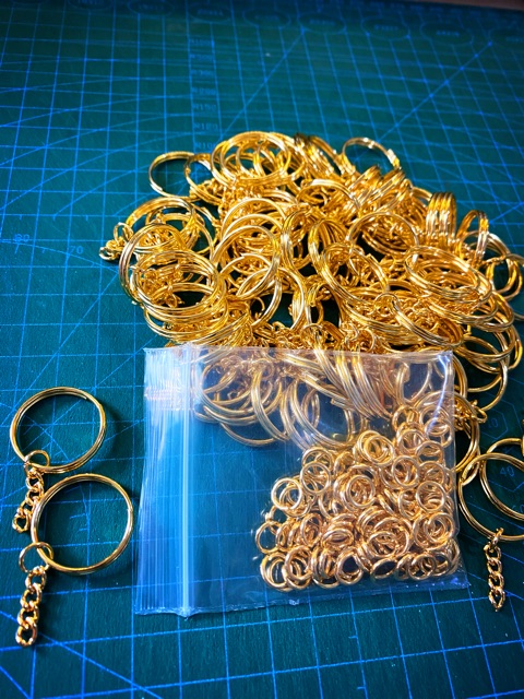 ห่วง กลม พวงกุญแจ สีทอง ครบชุด 50 ห่วงต่อ 1 ห่อ 2 ซม.