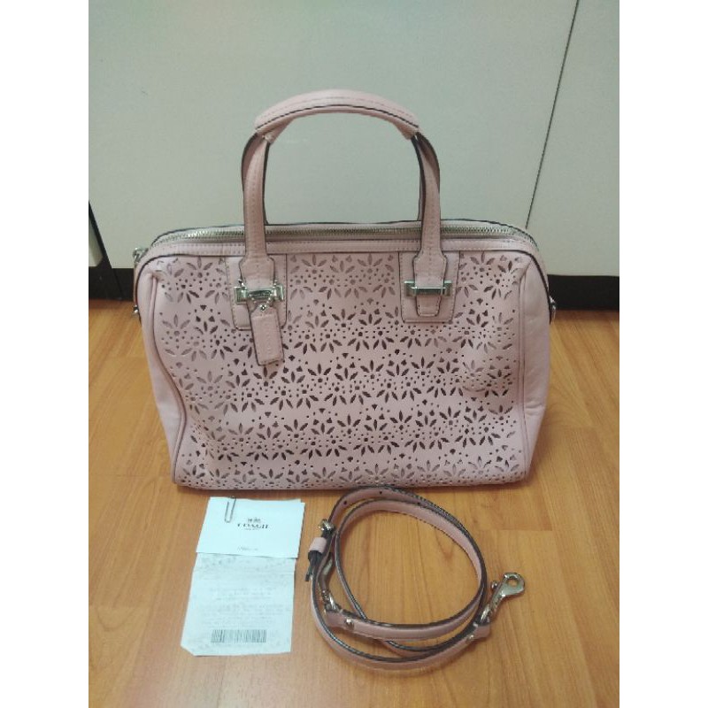 coach ลายฉลุ สีชมพู ของแท้