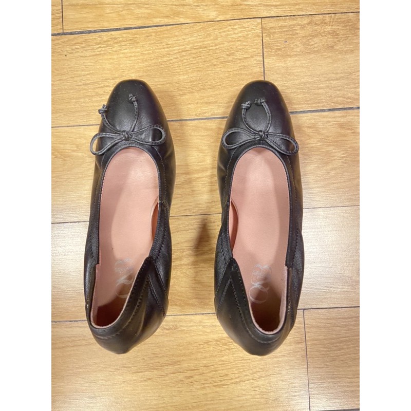 รองเท้า O&B Audrey Wedge