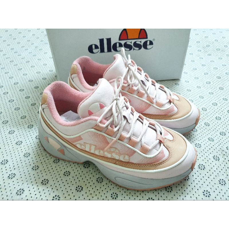 ส่งต่อ รองเท้ามือสอง ELLESSE พร้อมกล่อง 39.5