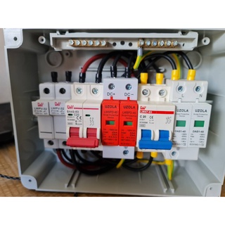 กล่องเบรคเกอร์ สำหรับ อินเวอร์ออนกริด ขนาด 1.5-3.3 กิโลวัตต์  ,Ongrid Combiner Box DC-AC with Fuse-Breaker-SPD,BOX IP65