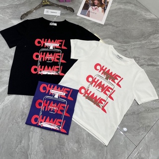 ☞ ♦ CHANELเสื้อยืดแขนสั้นถักลายกราฟฟิตี้หน้าอกสามมิติดอกไม้สีเข้มขวดน้ำหอม
