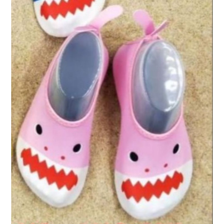 รองเท้าเด็ก ใส่ว่ายน้ำดำน้ำ เหลือไซส์20เซนEUR34-35สีชมพูxxlกับ19เซนEUR32-33สีชมพูxlค่ะ