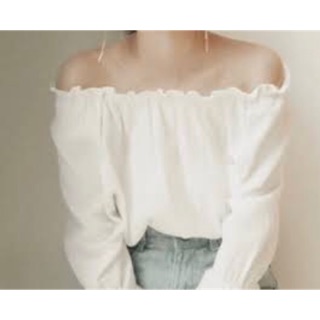เสื้อเปิดไหล่สีขาว ยางยืด