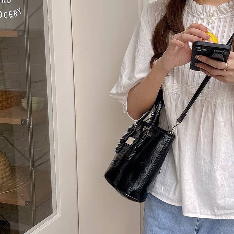 พร้อมส่ง!!!!!!!! Kuro bucket bag