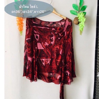 เสื้อผ้าไหมชีฟอง ไซส์L สีแดงลายสวย แขนบาน มือสองญี่ปุ่น สวยใหม่เหมือนมือ1 รายละเอียดและขนาดดูในรูปค่ะ