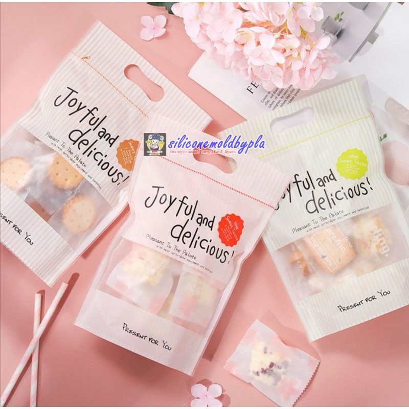 ถุงขนมซิปล็อค กกี้ ลายทาง Joufuland delicious มีหน้าต่าง ก้นตั้งได้ มีหูหิ้ว 48-50 ใบ/แพค