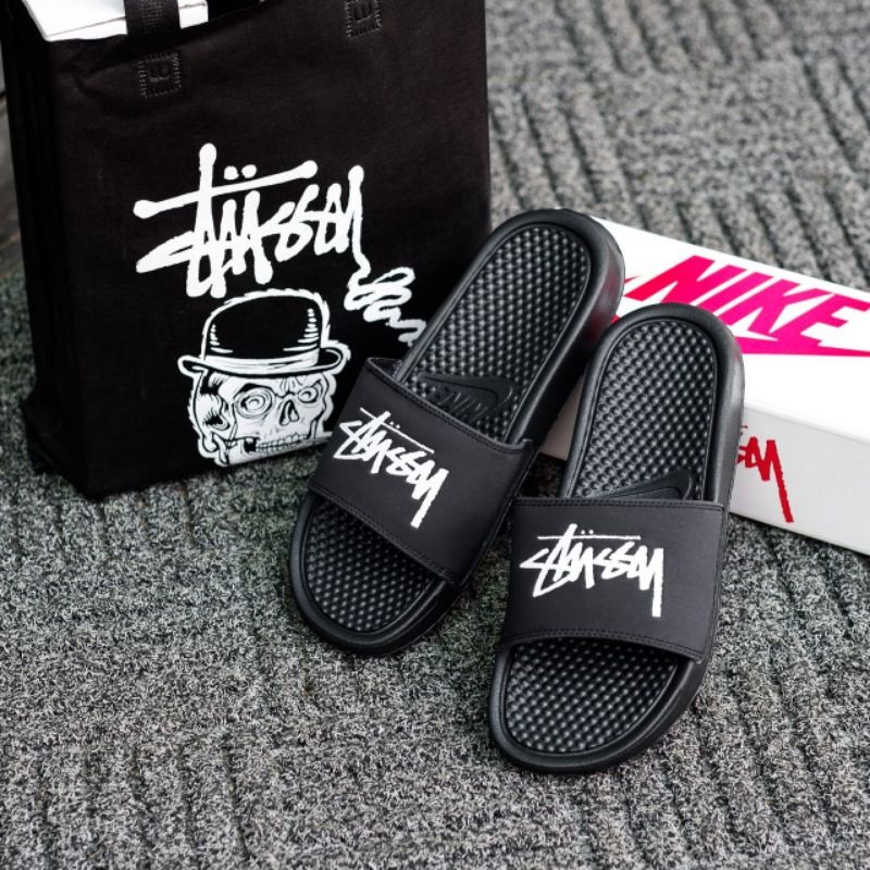 รองเท้าแตะ Nike Benassi x Stussy Black ของแท้ 100%