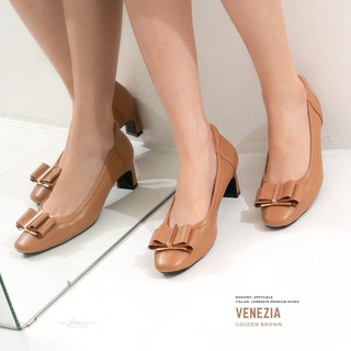 รองเท้าหนังแกะ รุ่น Venezia Golden Brown color (สีน้ำตาลทอง)