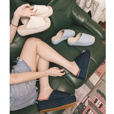 Slip Ons, Mary Janes & Mules 1090 บาท Saturday.Base – Tokyo รองเท้าเสริมส้น ใส่สบาย เดินนานไม่ปวดเท้า – รองเท้าเสริมส้นผู้หญิง ร Women Shoes