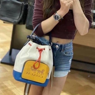 💁‍♀️พร้อมส่งค่ะ NEW Coach Jes Drawstring Bucket Bag In Colorblock With Horse And Carriage มีสายยาวถอดได้