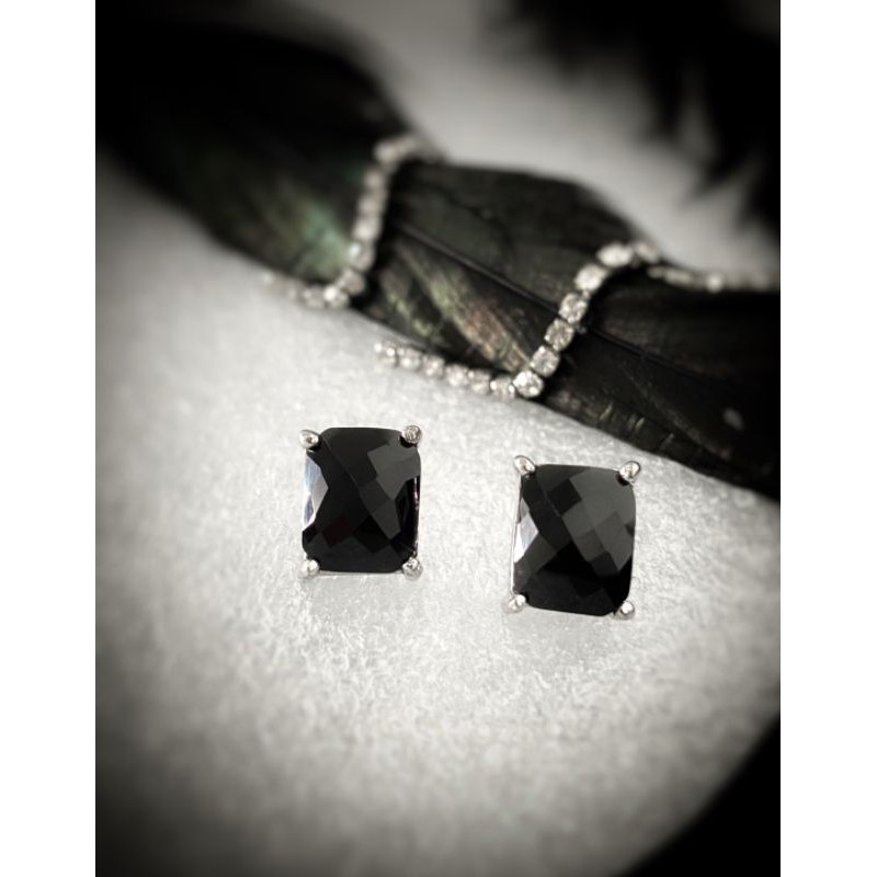 ต่างหูนิล (Black spinel earring)