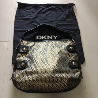 DKNY Used like new สภาพดีมากๆค่ะ ซื้อมาเกือบหมื่น ลดสุดๆ! สภาพนางฟ้า ขายเท ราคาถูกที่สุดเลยค่ะ