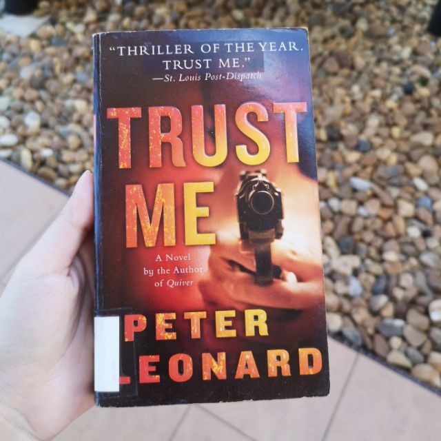 Trust Me โดย Peter Leonard