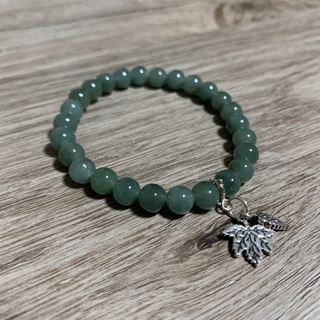 สร้อยข้อมือหยกพม่า (Jadeite Type A) 7 มม. เนื้อลำไย สีเขียวผักโขม ประดับ charm เงินแท้ 925