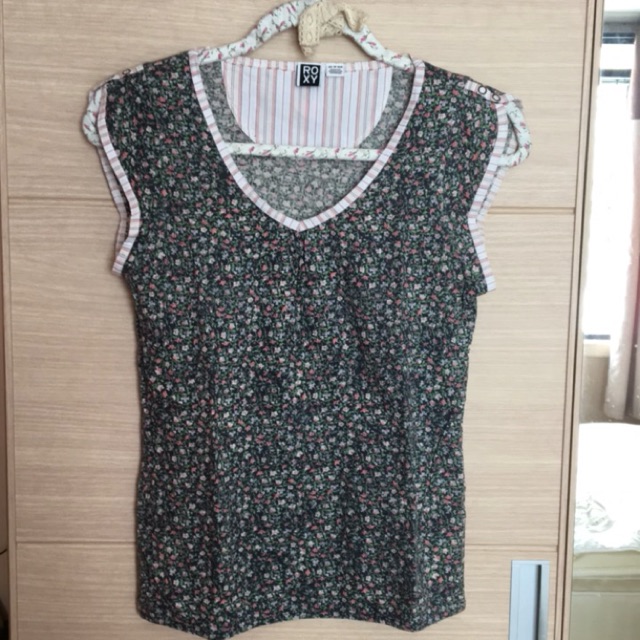 เสื้อยืด Roxy sz. XS ลายดอก