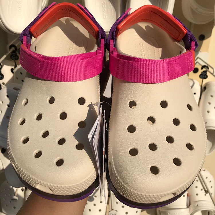 รองเท้าแตะ Croc เหมาะกับเดินชายหาดกลางแจ้ง สไตล์คลาสสิก สําหรับผู้ชาย และผู้หญิง206772