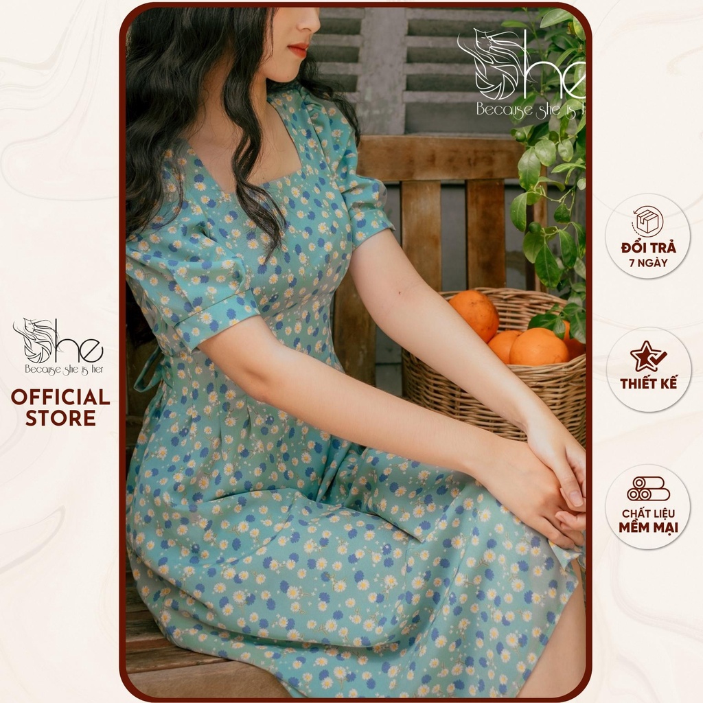 เธอชุดเดรสลายดอกไม้สีฟ้าคอเหลี่ยมชุดเดรสชายหาดจับจีบ มิดิ ของผู้หญิง SDX97