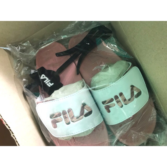 รองเท้าแตะ FILA สีชมพู ไซส์ 6us ของแท้💯‼️ ซื้อมาลองใส่ไป 1ครั้ง ใส่ไม่ได้ขายต่อ ใหม่มากๆคะ 💗