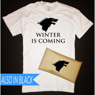 เสื้อยืดคอกลมเสื้อยืด พิมพ์ลาย Game Of Thrones Winter Is Coming With House Stark Sigil สําหรับผู้ชายS-4XL