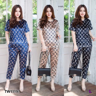 Set สาวอวบ เสื้อคอกลม+กางเกง 4 ส่วน กำมะหยี่ WS11197