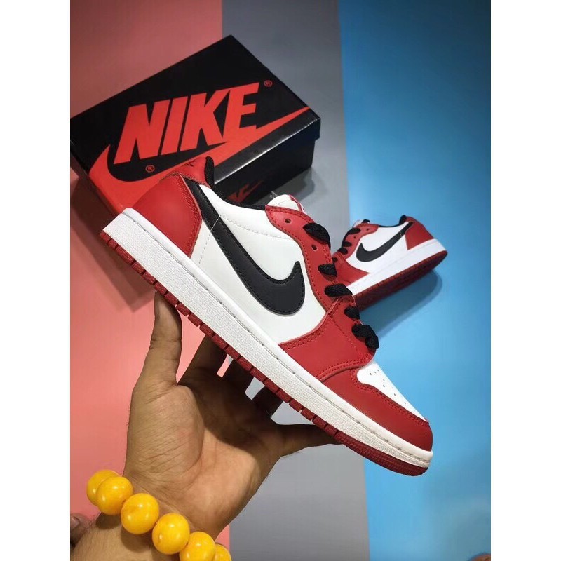 nike jordan chicago low