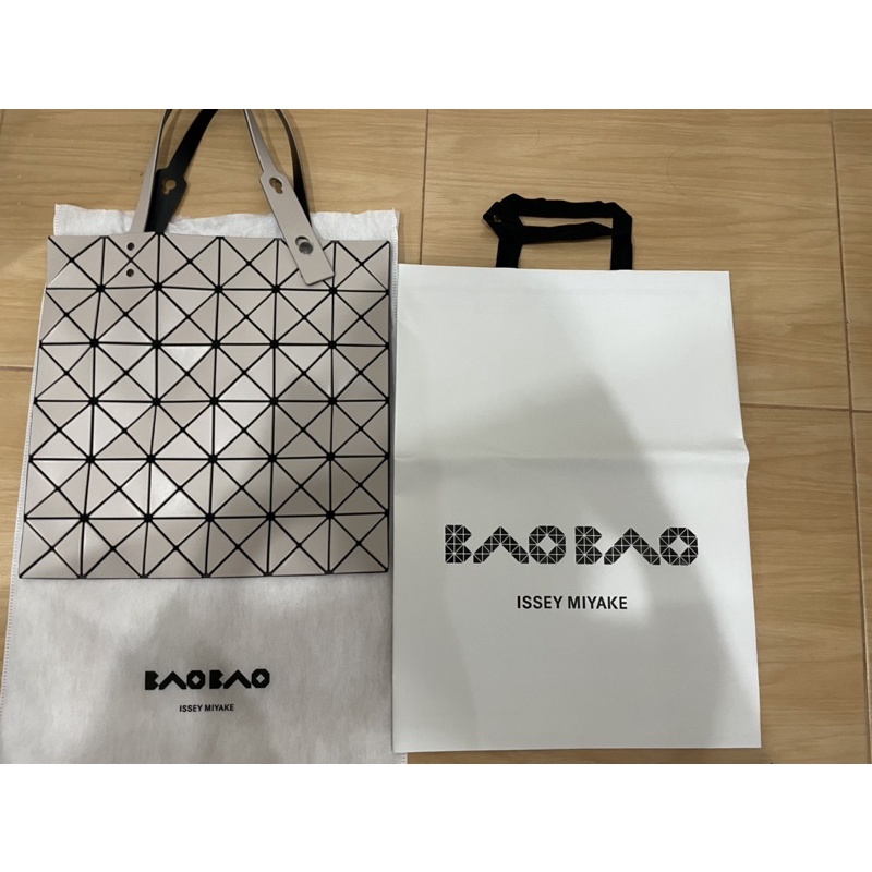 (มือสอง) กระเป๋า BaoBao Lucent 6x6 สีเบจ ของแท้ แบบ matte สภาพ97% มีการ์ด มีถุงผ้า ถุงกระดาษครบ