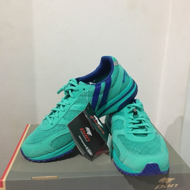 รองเท้าวิ่ง Pan Predator limited 2018