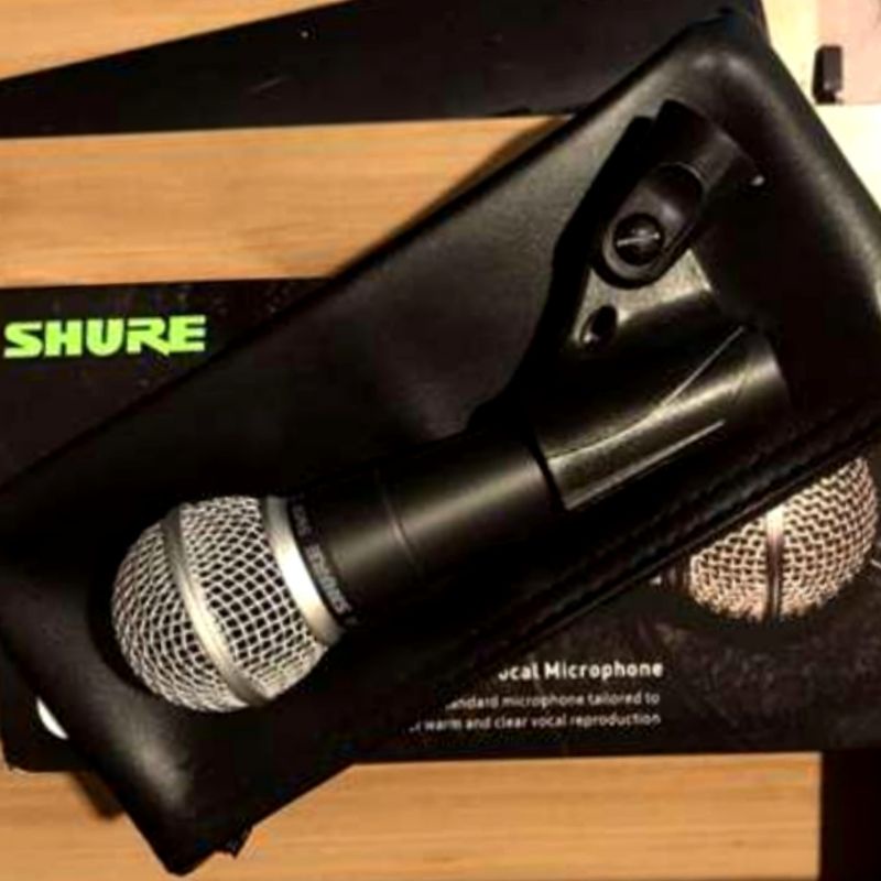 ไมโครโฟน แท้ SHURE SM-58 เป็นรุ่นตำนานของ SHURE เป็นที่ทั่วโลกรู้จักดี และนิยม ด้วยน้ำเสียงอันหนักแน