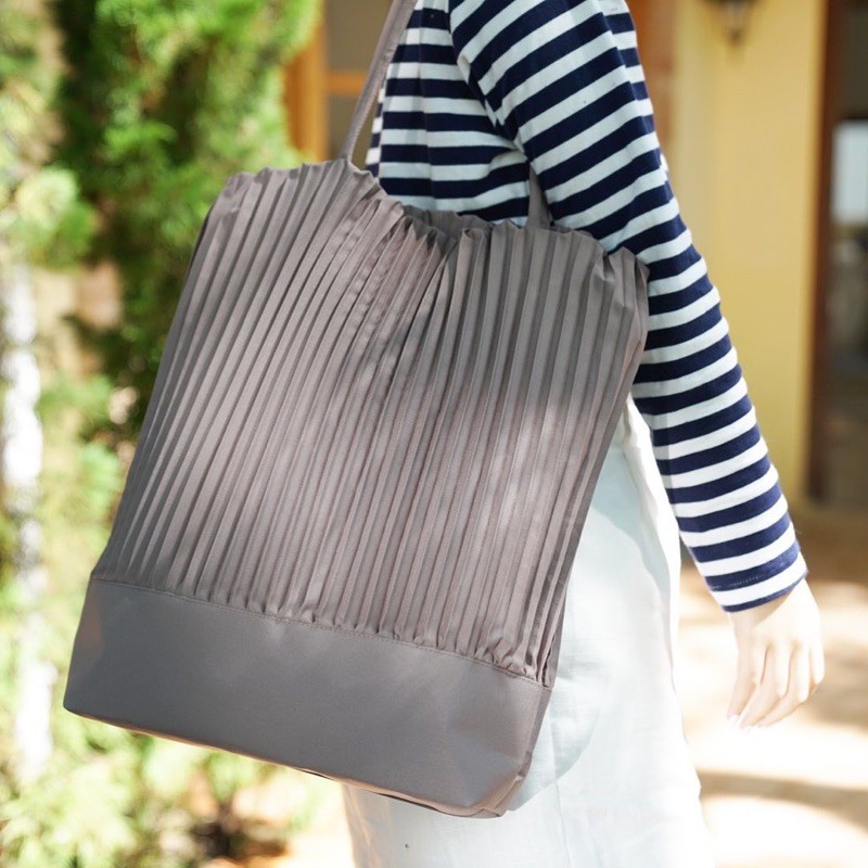 Charin.brand รุ่น Tote 14*15นิ้ว ทุกเฉดสี ทุกลาย!!