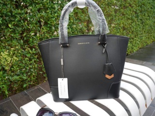 กระเป๋าสะพาย CHARLES LARGE TOTE BAG