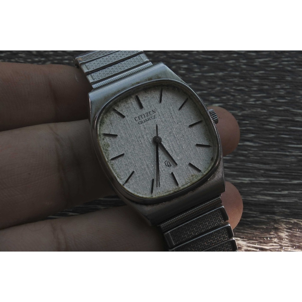 นาฬิกา Vintage แท้มือสองญี่ปุ่น Citizen ระบบ Quartz Vintage  หน้าปัด  32mm  สาย สแตนเลส