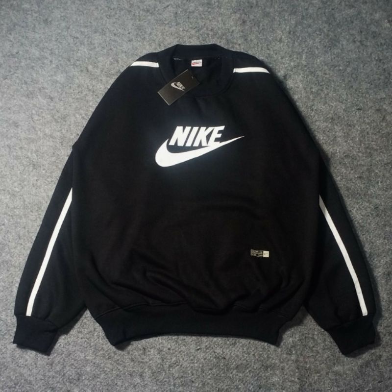 เสื้อสเวตเตอร์คอกลม Nike