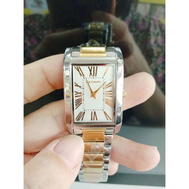 นาฬิกาข้อมือผู้หญิง Guy Laroche หน้าปัดทรงสี่เหลี่ยม สายเหล็กสีเงินทอง หน้าปัดสีขาว