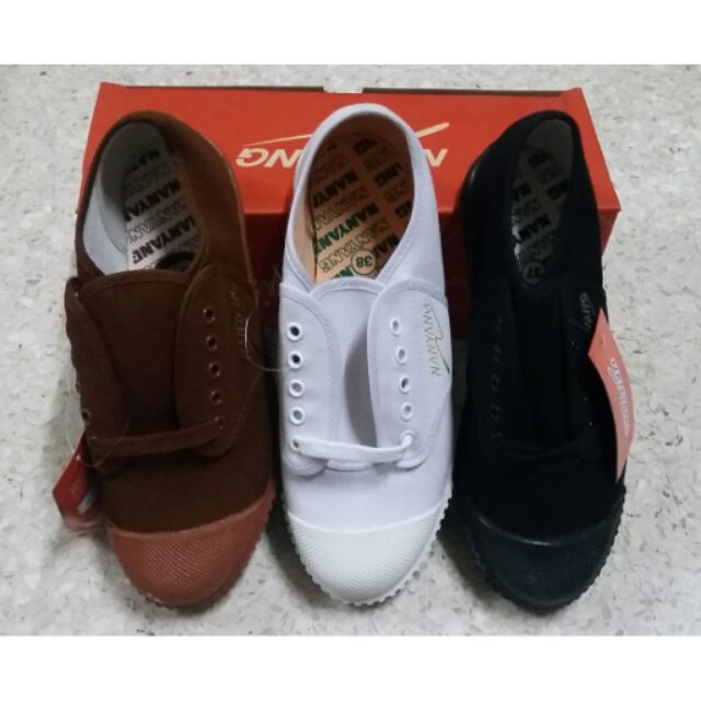 รองเท้าผ้าใบนันยาง Nanyang