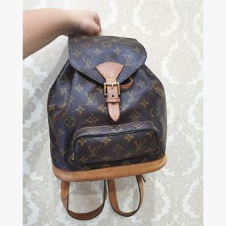 Sold​ out​ ♥️​ Louis Vuitton Mini Montsouris Backpack
ปี​ 1996