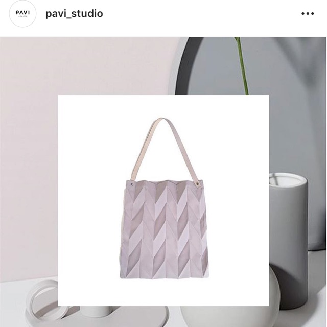 ส่งต่อกระเป๋าแบรนด์ pavi  ซื้อมาไม่เคยใช้ของใหม่ยีงมีป้ายห้อยอยู่
