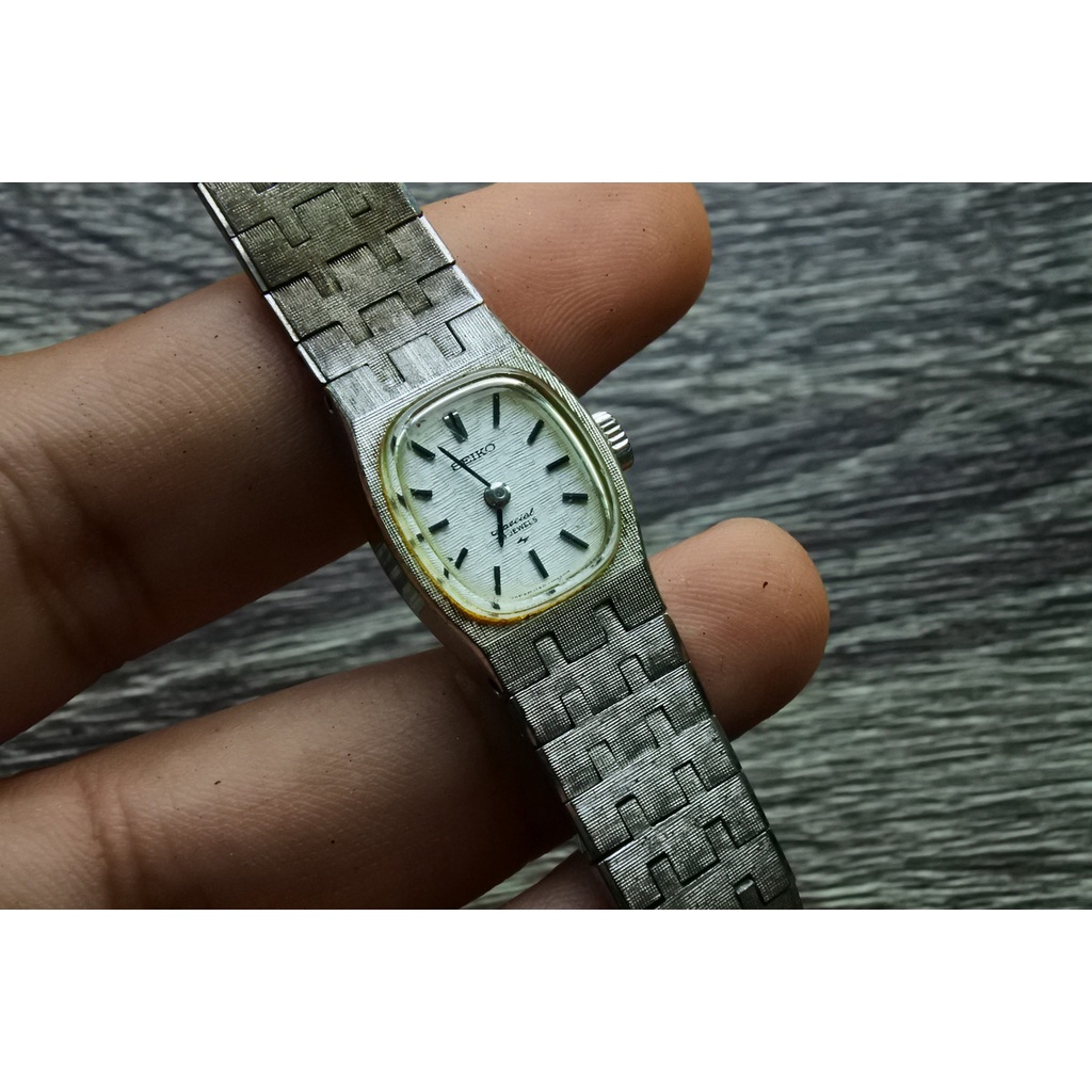 นาฬิกา Vintage มือสองญี่ปุ่น SEIKO SPECIAL ชุบทอง ระบบ ไขลาน ผู้หญิง ทรงสี่เหลี่ยม กรอบเงิน หน้าขาว หน้าปัด 18mm