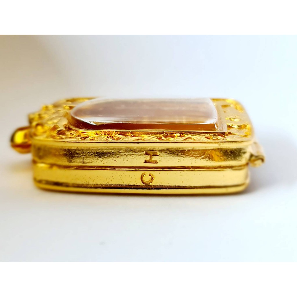 กรอบพระ ตลับพระ สมเด็จฝาหลัง ปิดลายฉลุหน้า (A30-1) คุณภาพดี  ทำจากทองเหลือง ชุบไมครอน เคลือบแลคเกอร์ไฟฟ้า ไม่ลอกหลุดง่าย