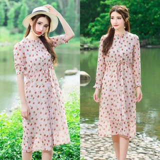 เดรสยาวทรงสวยคอระบายเล็กๆ กระดุมผ่าหน้า มีเชือกผูกรูดเอวปรับได้