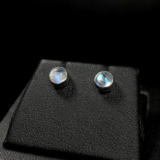 ต่างหูหินเรนโบว์มูนสโตน ตัวเรือนเงินแท้ 925 ทรงกลม6มิล (Silver 925 Round​ Rainbow Moonstone 6mm Stud Earrings)